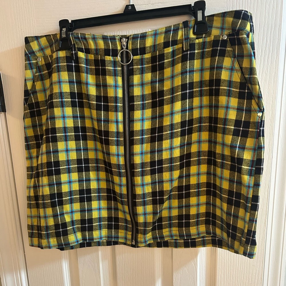 Forever 21 Yellow and Black Plaid Mini Skirt
